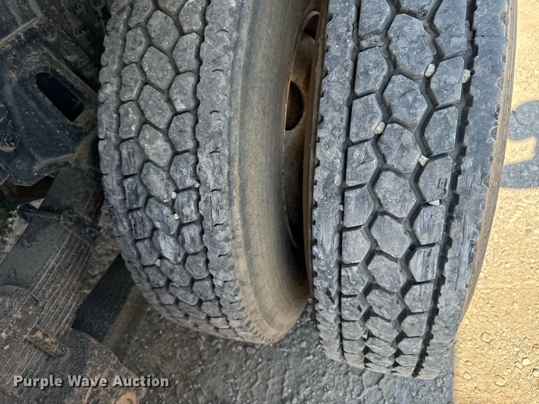 image for item EM2109 1999 International F-2574 grapple crane truck