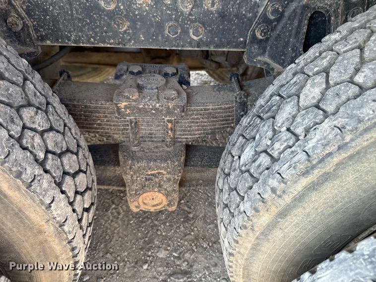 image for item EM2109 1999 International F-2574 grapple crane truck