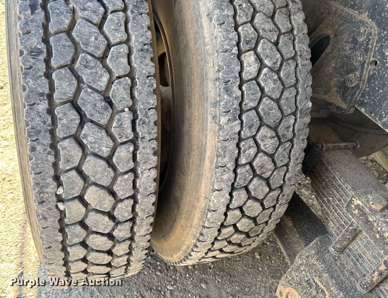 image for item EM2109 1999 International F-2574 grapple crane truck