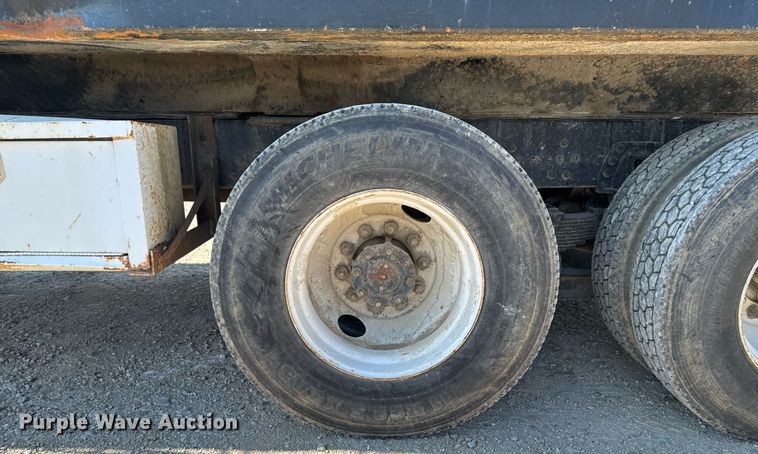 image for item EM2109 1999 International F-2574 grapple crane truck