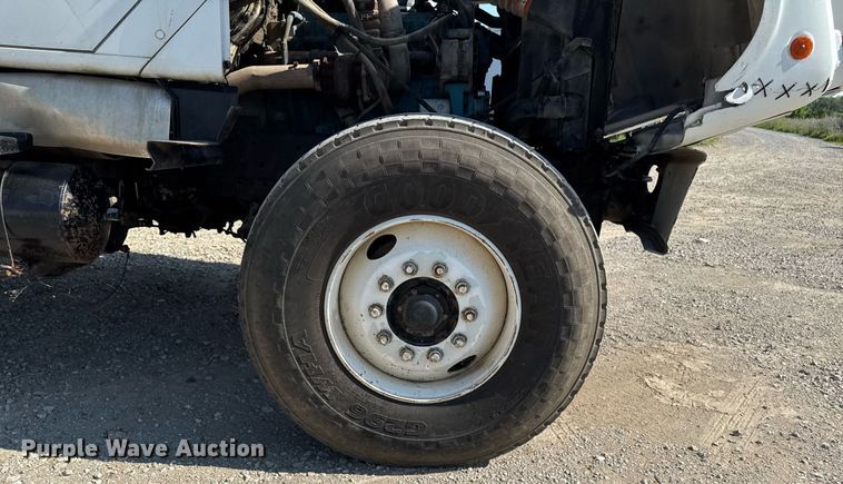 image for item EM2109 1999 International F-2574 grapple crane truck