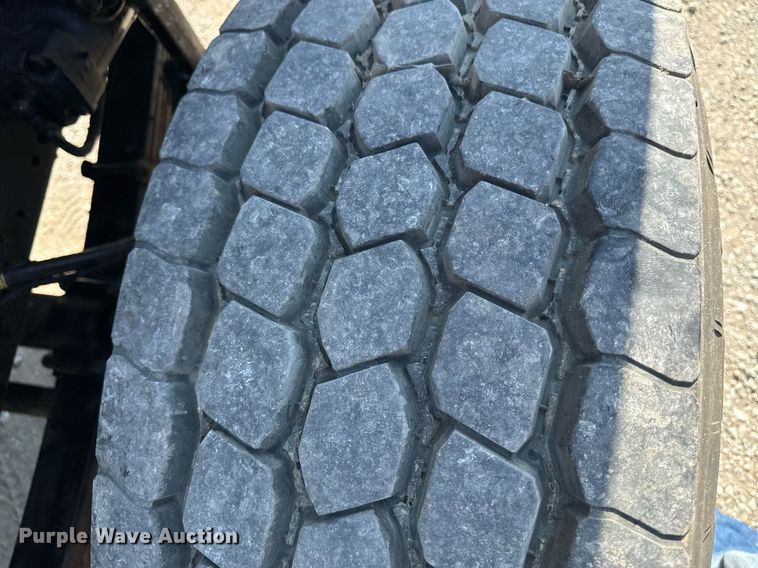 image for item EM2109 1999 International F-2574 grapple crane truck