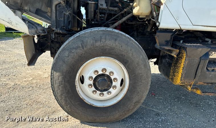 image for item EM2109 1999 International F-2574 grapple crane truck