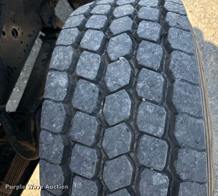 image for item EM2109 1999 International F-2574 grapple crane truck