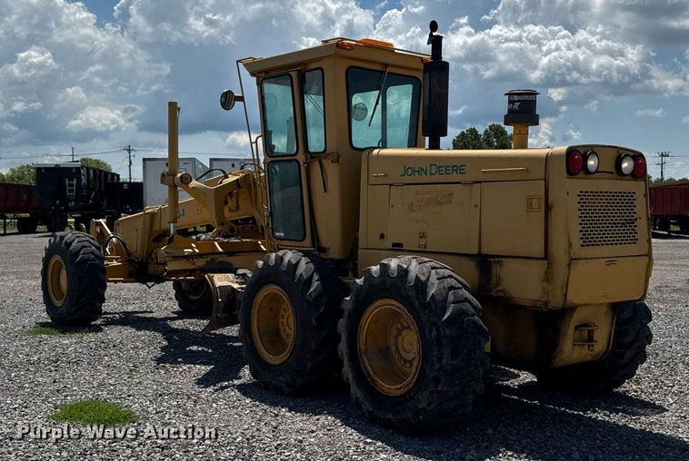 image for item EM2121 1982 John Deere 772A motor grader