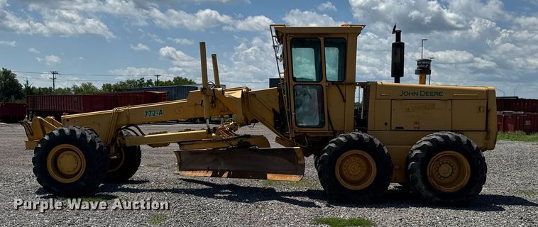 image for item EM2121 1982 John Deere 772A motor grader