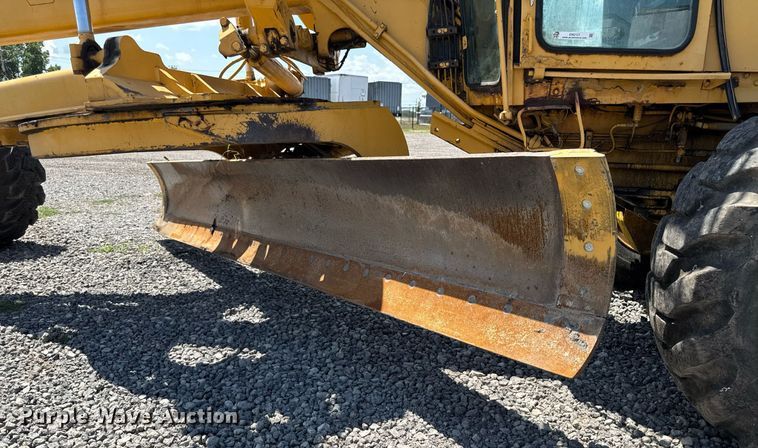 image for item EM2121 1982 John Deere 772A motor grader