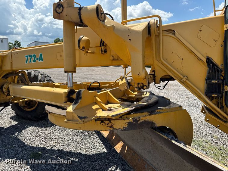 image for item EM2121 1982 John Deere 772A motor grader