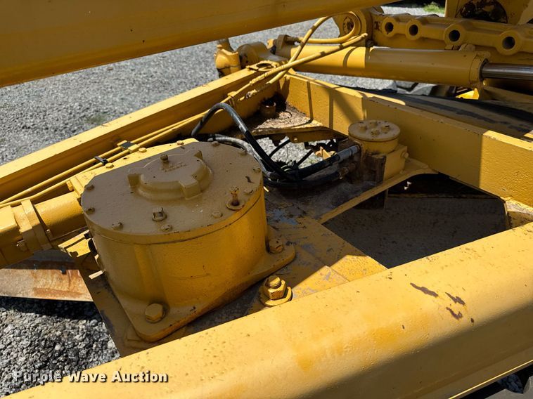 image for item EM2121 1982 John Deere 772A motor grader
