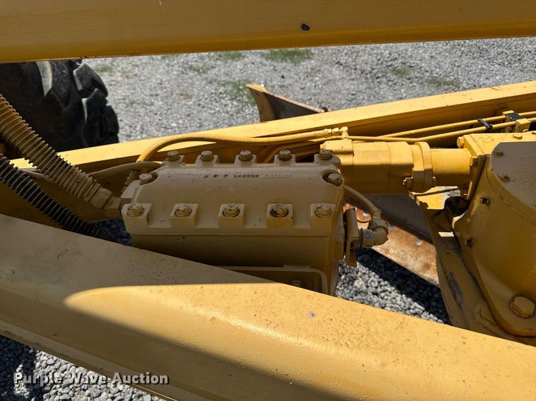 image for item EM2121 1982 John Deere 772A motor grader