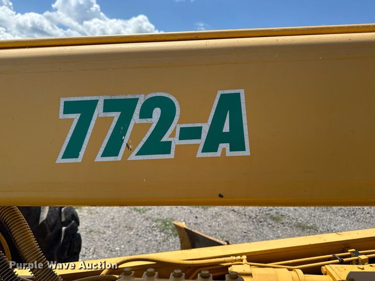 image for item EM2121 1982 John Deere 772A motor grader