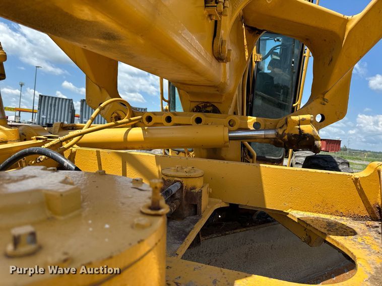 image for item EM2121 1982 John Deere 772A motor grader