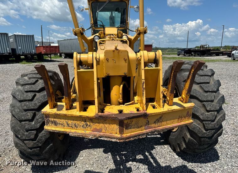 image for item EM2121 1982 John Deere 772A motor grader