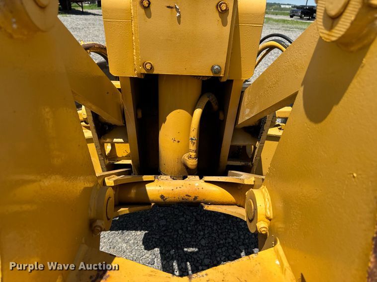 image for item EM2121 1982 John Deere 772A motor grader