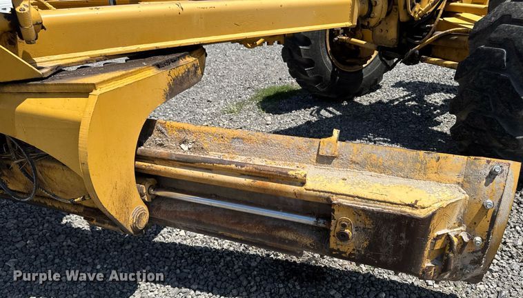 image for item EM2121 1982 John Deere 772A motor grader