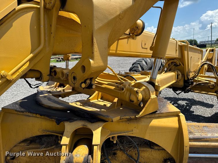 image for item EM2121 1982 John Deere 772A motor grader