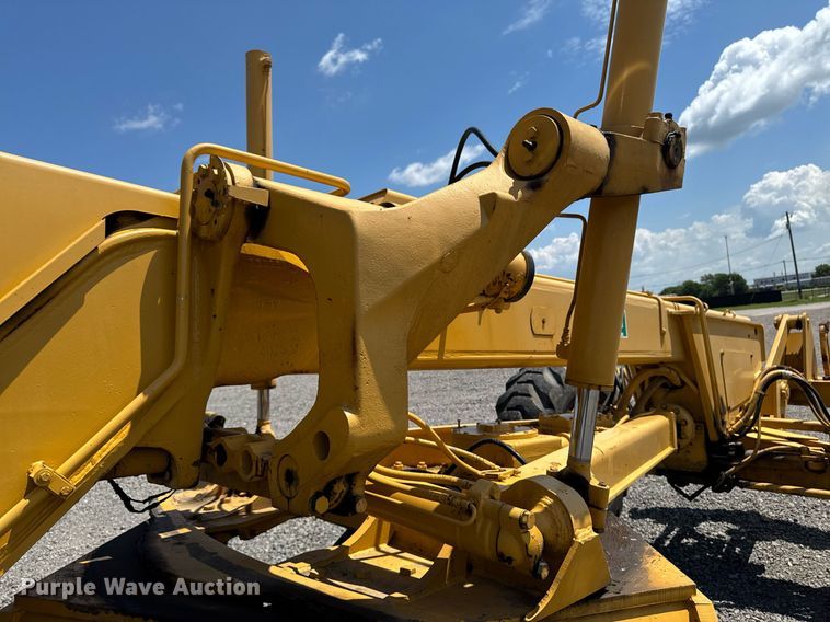 image for item EM2121 1982 John Deere 772A motor grader