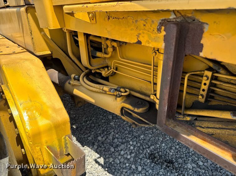 image for item EM2121 1982 John Deere 772A motor grader