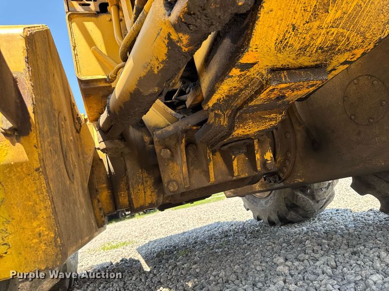 image for item EM2121 1982 John Deere 772A motor grader