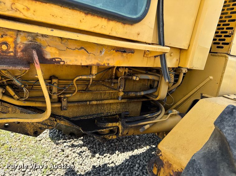 image for item EM2121 1982 John Deere 772A motor grader