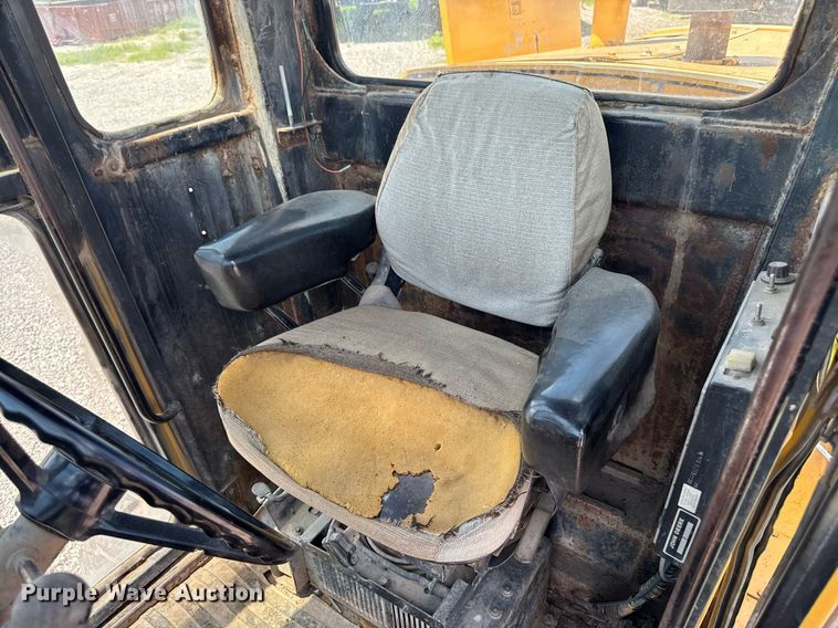 image for item EM2121 1982 John Deere 772A motor grader