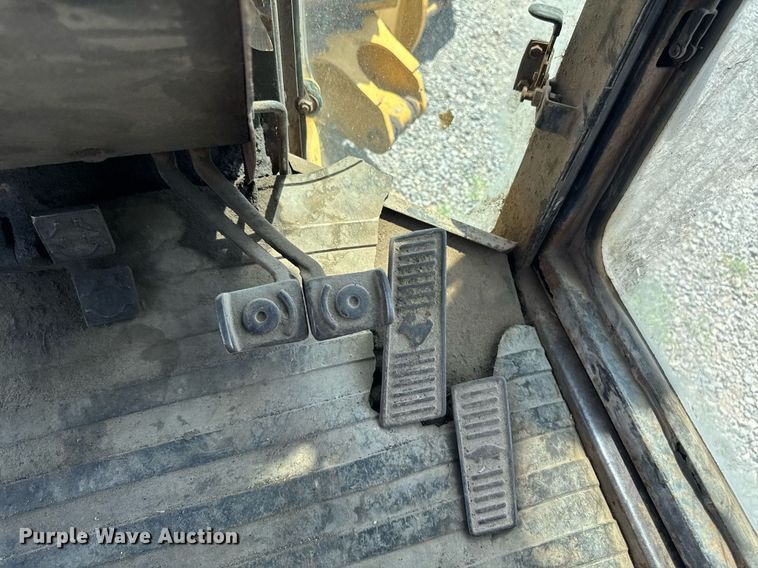 image for item EM2121 1982 John Deere 772A motor grader