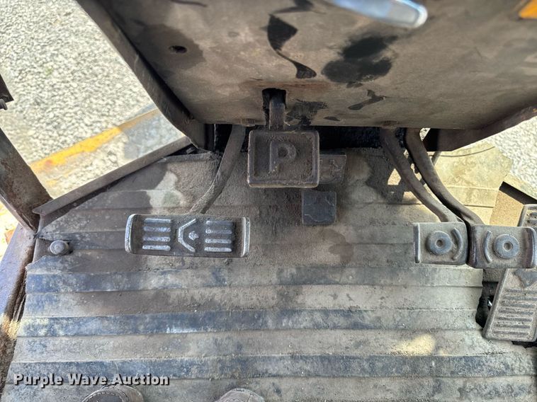 image for item EM2121 1982 John Deere 772A motor grader