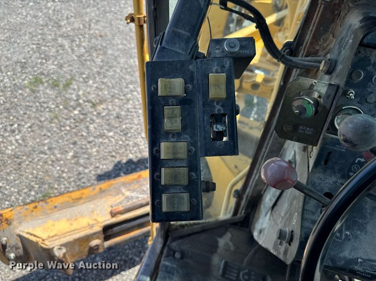 image for item EM2121 1982 John Deere 772A motor grader