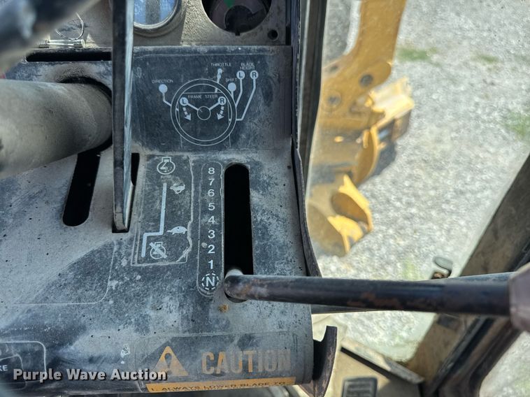 image for item EM2121 1982 John Deere 772A motor grader