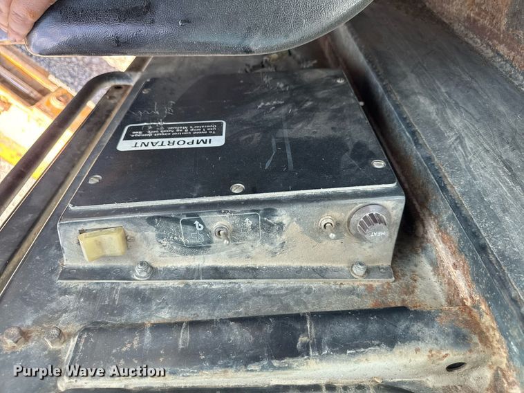 image for item EM2121 1982 John Deere 772A motor grader