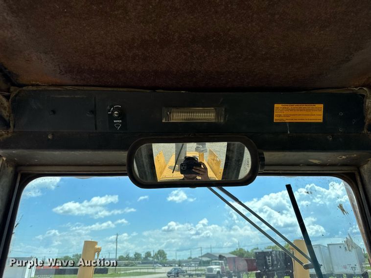 image for item EM2121 1982 John Deere 772A motor grader