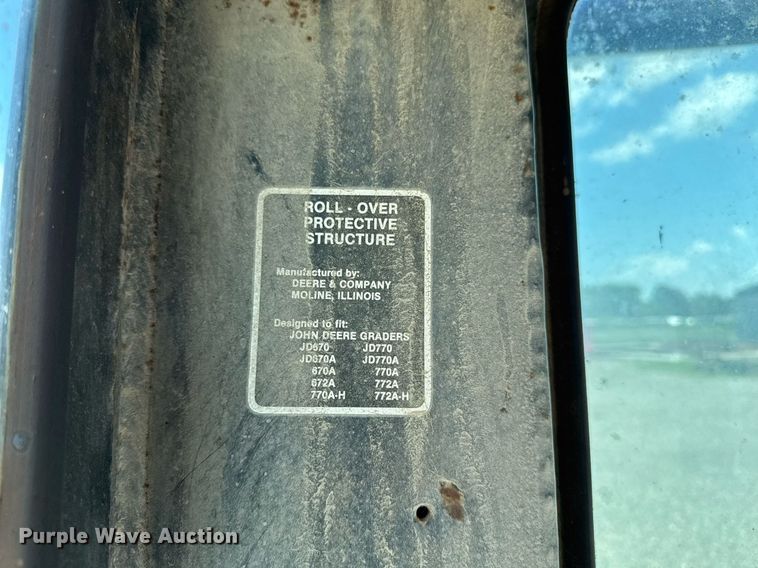 image for item EM2121 1982 John Deere 772A motor grader