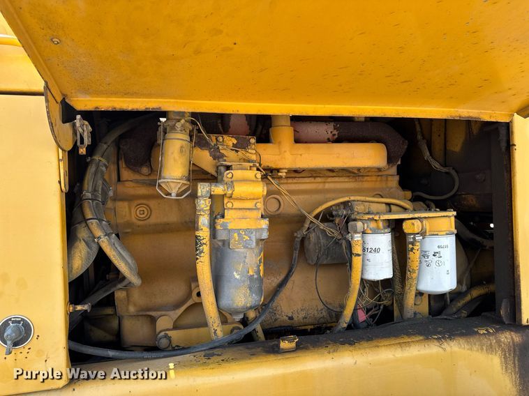 image for item EM2121 1982 John Deere 772A motor grader