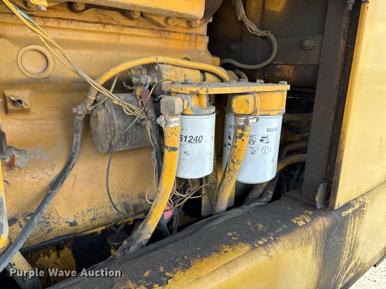 image for item EM2121 1982 John Deere 772A motor grader