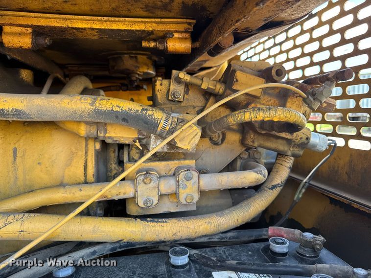 image for item EM2121 1982 John Deere 772A motor grader