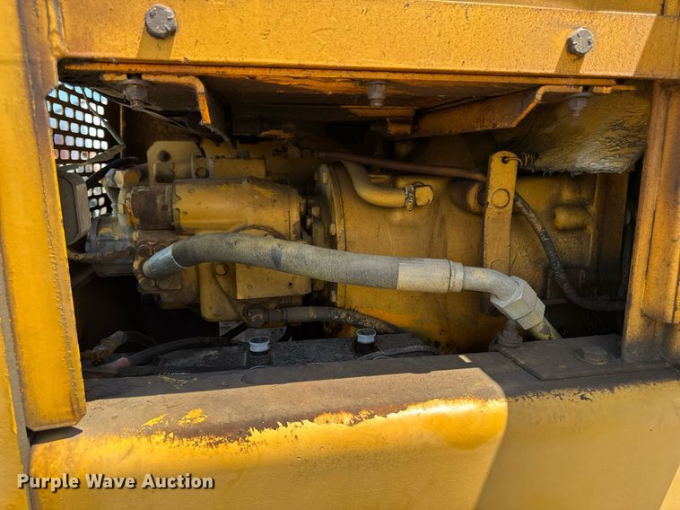 image for item EM2121 1982 John Deere 772A motor grader