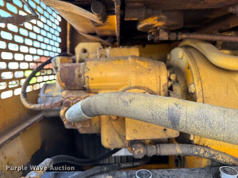 image for item EM2121 1982 John Deere 772A motor grader