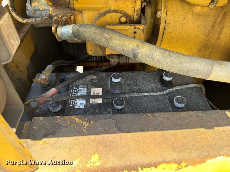image for item EM2121 1982 John Deere 772A motor grader