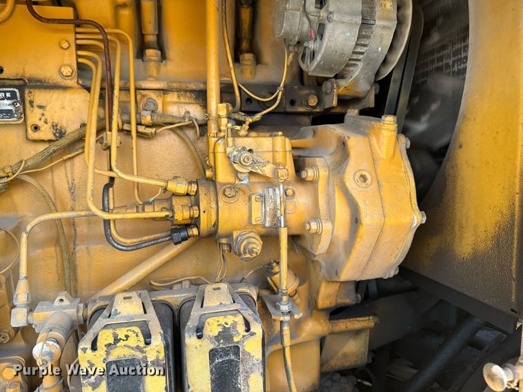 image for item EM2121 1982 John Deere 772A motor grader