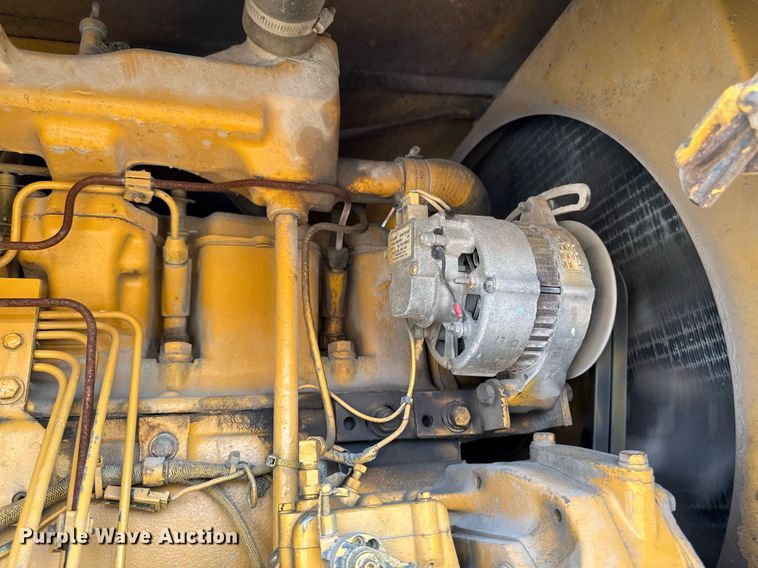 image for item EM2121 1982 John Deere 772A motor grader