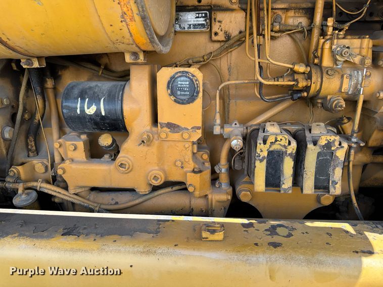 image for item EM2121 1982 John Deere 772A motor grader