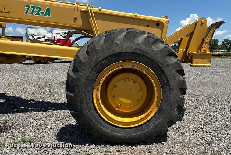 image for item EM2121 1982 John Deere 772A motor grader