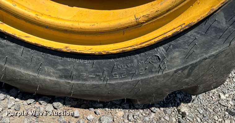 image for item EM2121 1982 John Deere 772A motor grader