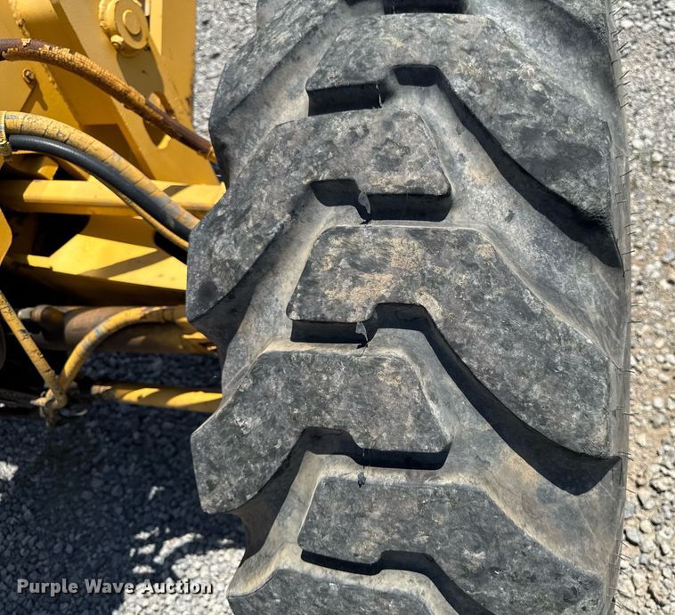 image for item EM2121 1982 John Deere 772A motor grader