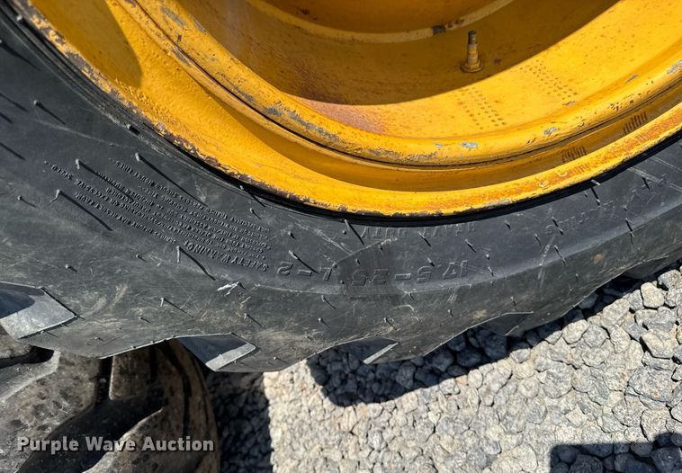 image for item EM2121 1982 John Deere 772A motor grader