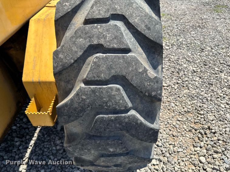 image for item EM2121 1982 John Deere 772A motor grader