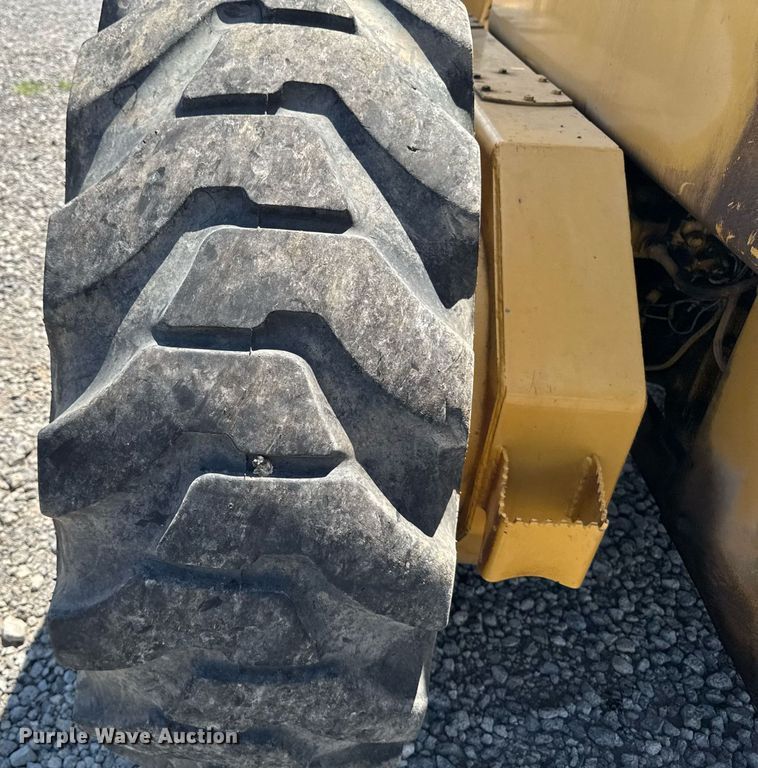 image for item EM2121 1982 John Deere 772A motor grader