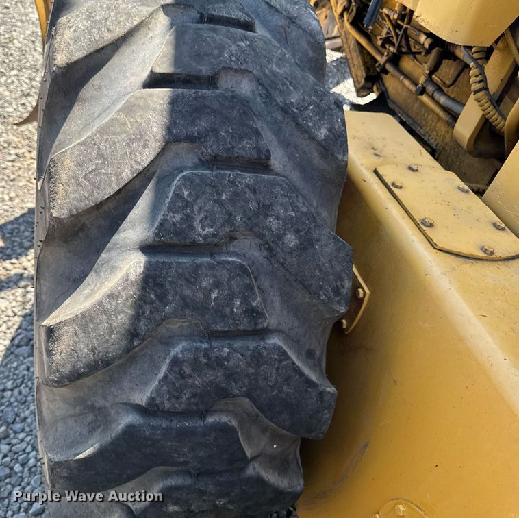 image for item EM2121 1982 John Deere 772A motor grader