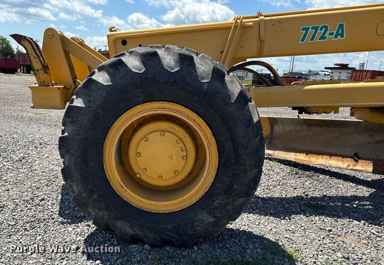 image for item EM2121 1982 John Deere 772A motor grader