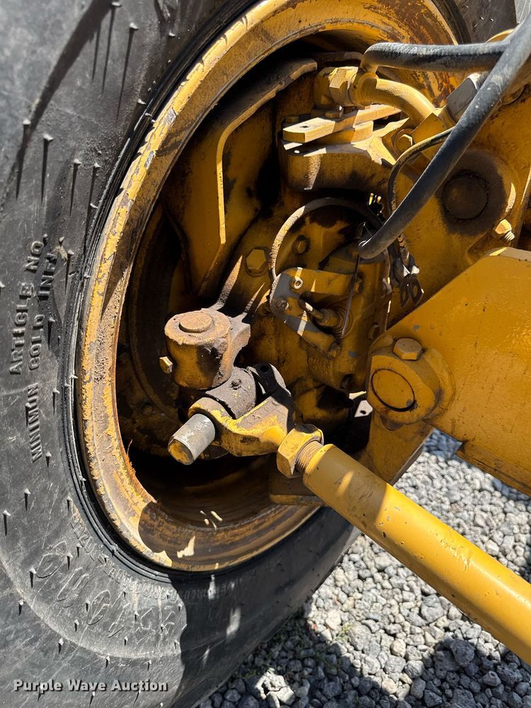 image for item EM2121 1982 John Deere 772A motor grader